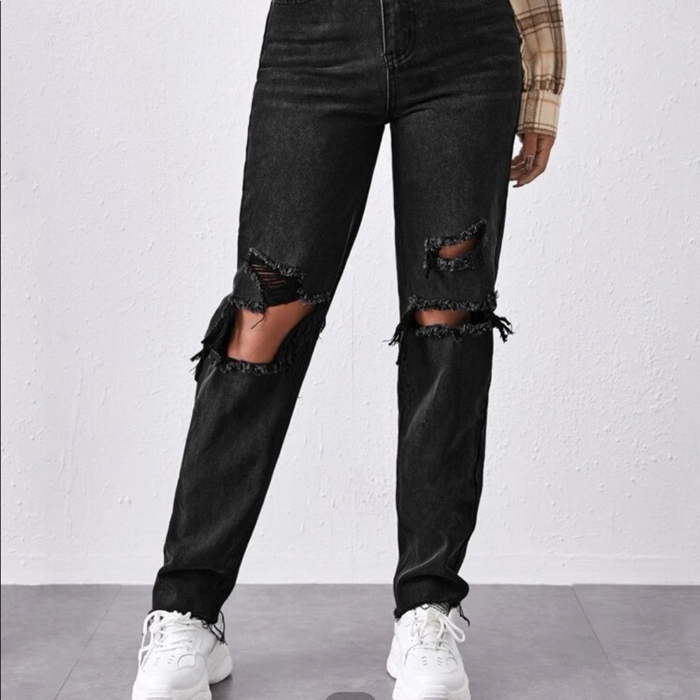 High waisted ripped mom jeans size 6